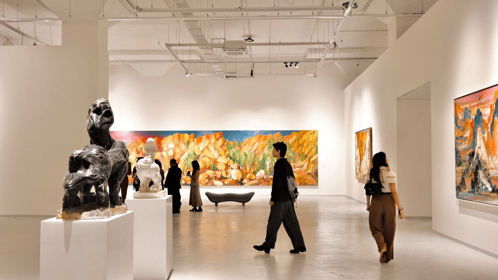 Museum of Contemporary Art MoCA near new CCL6 stations