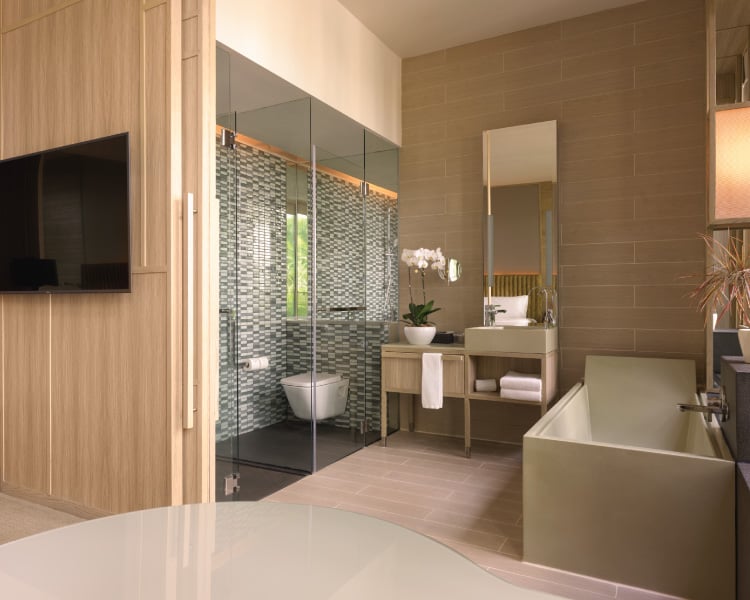 hotels with bathtubs - Lifestyle Premier Room at PARKROYAL COLLECTION Pickering
