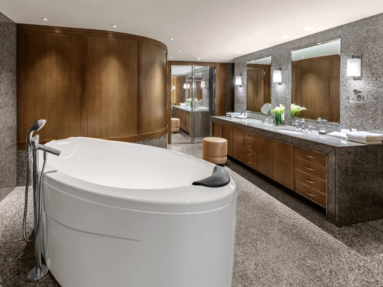 hotels with bathtubs - Panoramic Suite at Pan Pacific Hotel