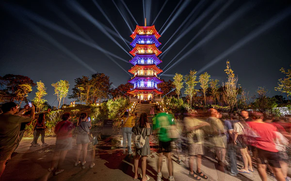lights by the lake - Cloud Pagoda Light Show 