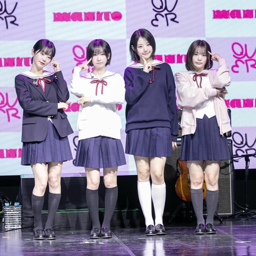 QWER k-pop girl group 