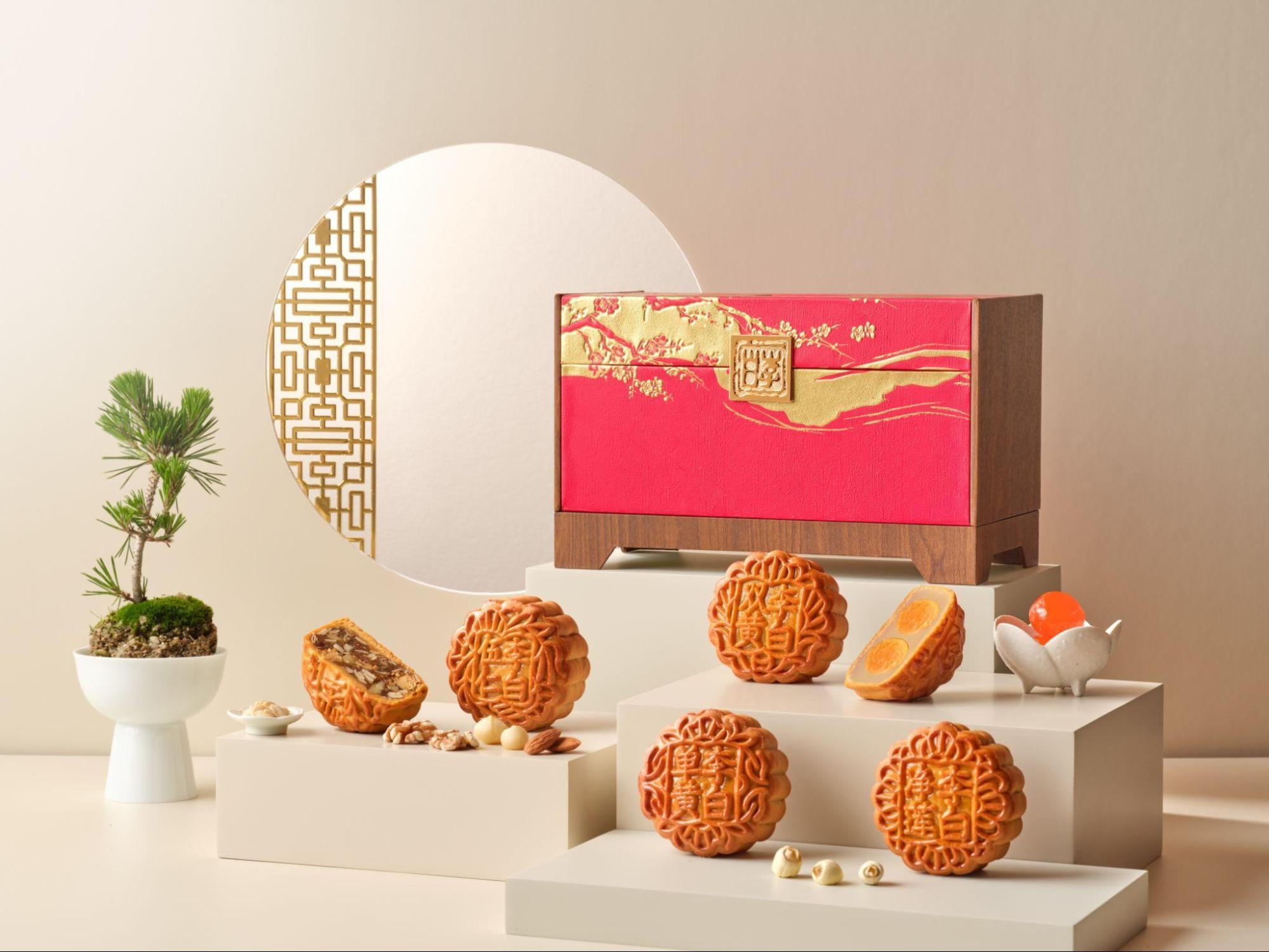 Li Bai Cantonese Restaurant mooncakes