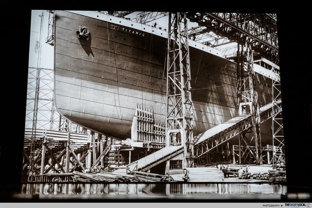 titanic - image of the ship in the process of being built