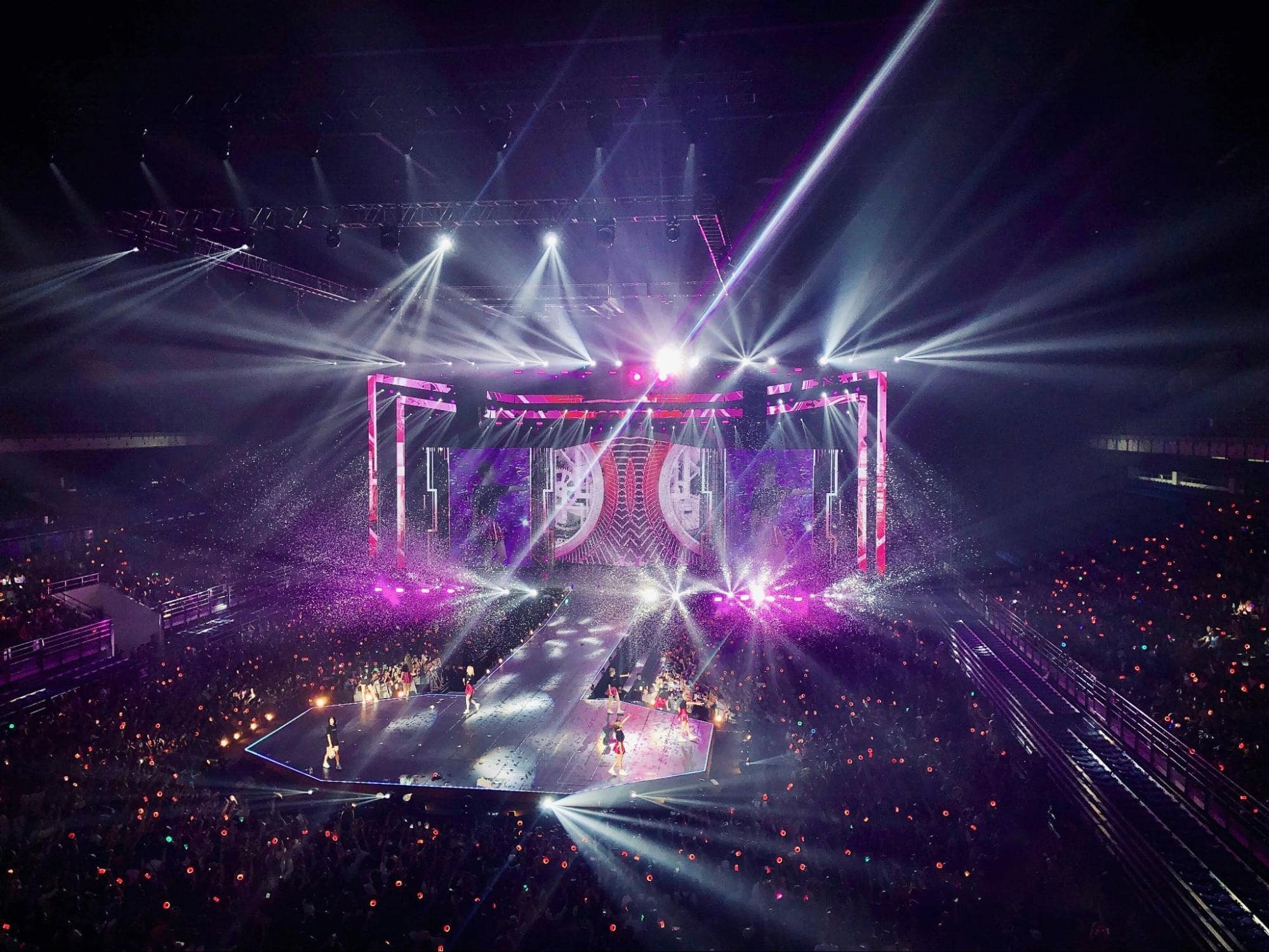 Concert Etiquette - Shouting random stuff during fanchants