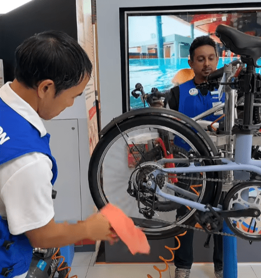The Basic Bicycle Safety Service at the Decathlon Circular Bazaar