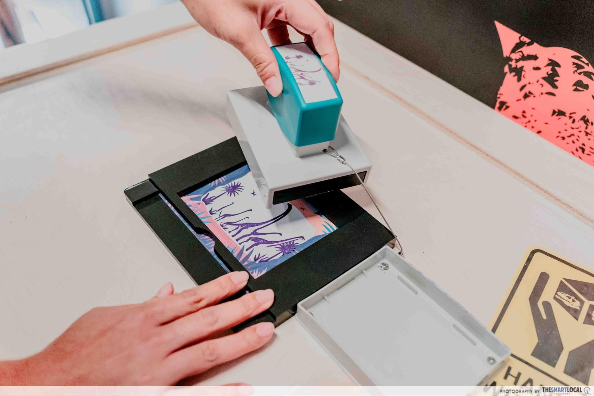 Dinosaurs Extinctions Us Exhibition - Stamping stations