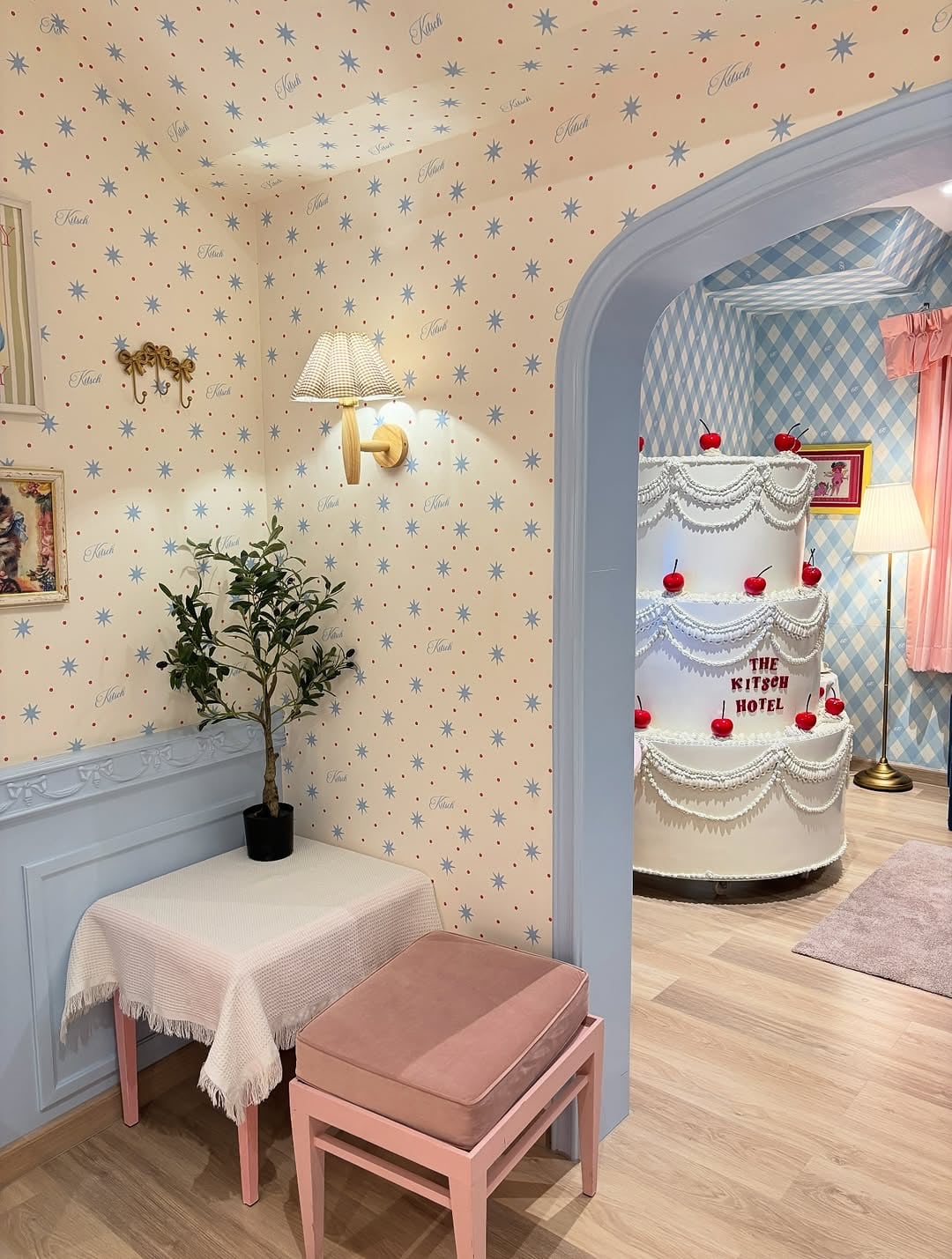 Kitsch Hotel Bangkok - cake