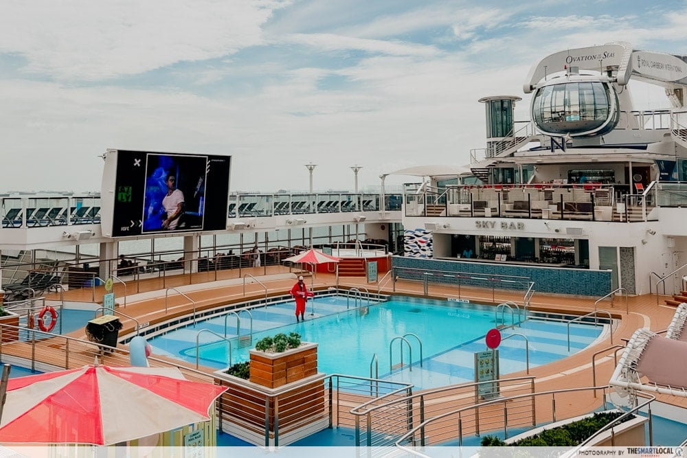 Ovation of the Seas pool area