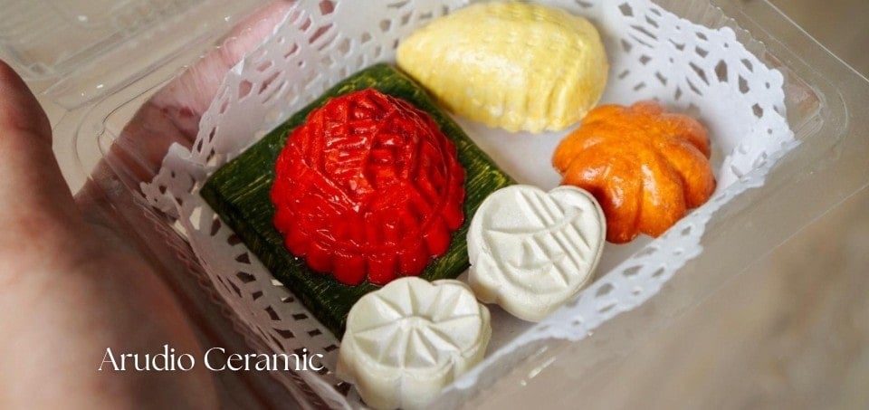 Kueh magnet making by Arudio Ceramic