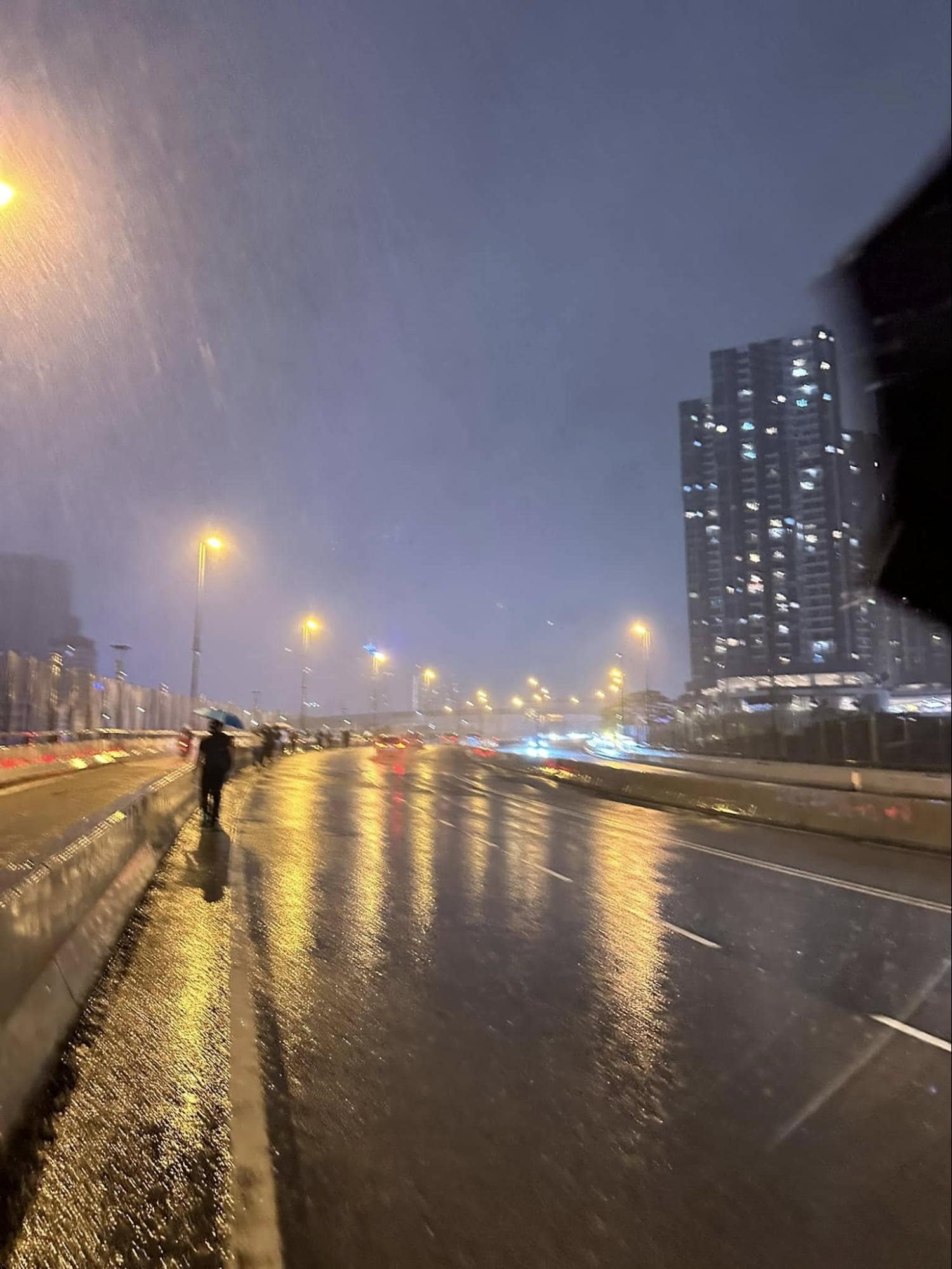 Walking across the SG-JB Causeway - feasibility