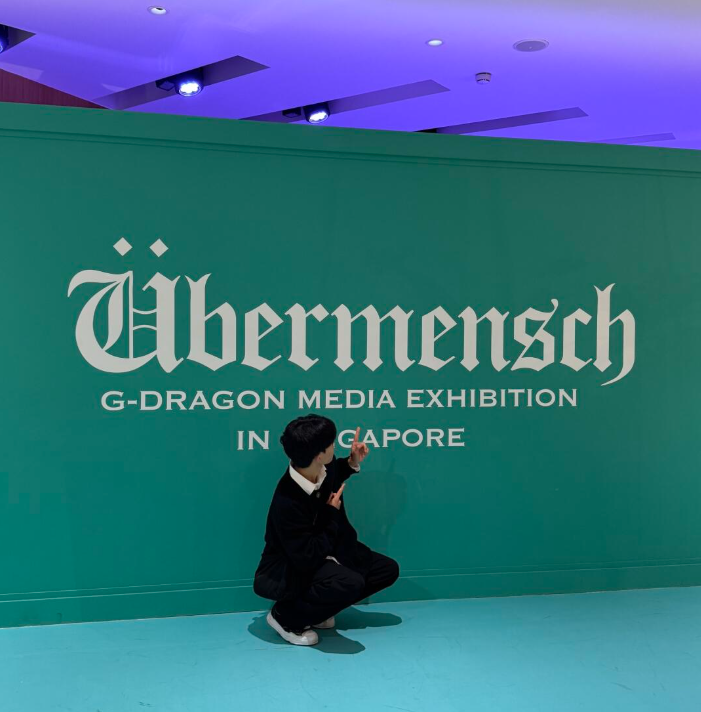 G-DRAGON MEDIA EXHIBITION Übermensch 扇子 G-DRAGON MEDIA EXHIBITION Übermensch 扇子