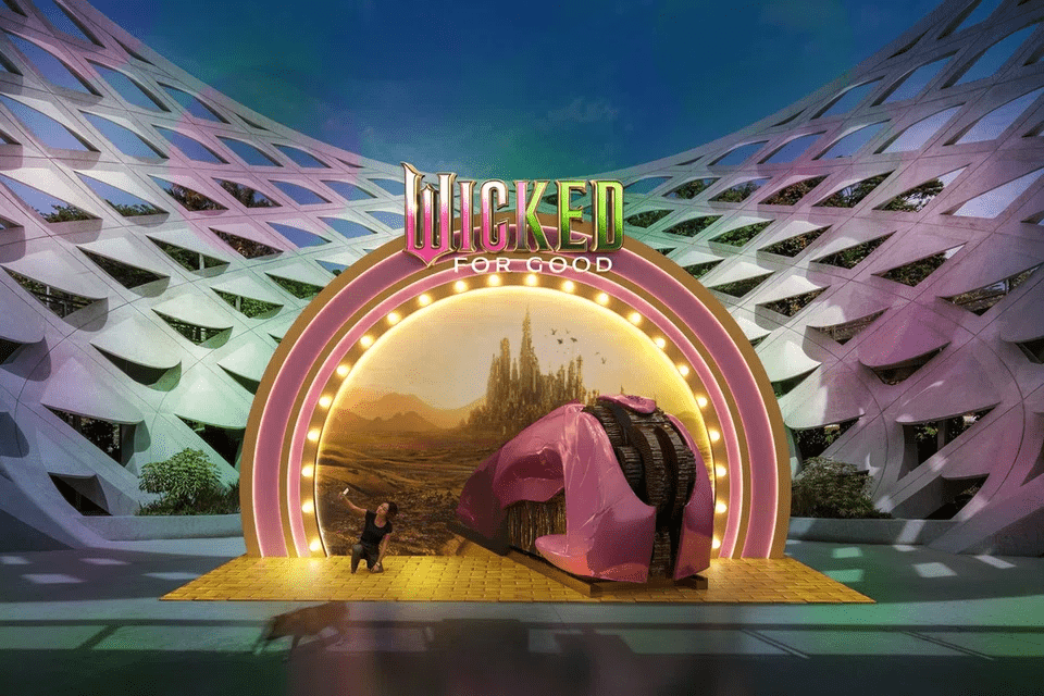 Wicked Sentosa - Emerald City Express installation