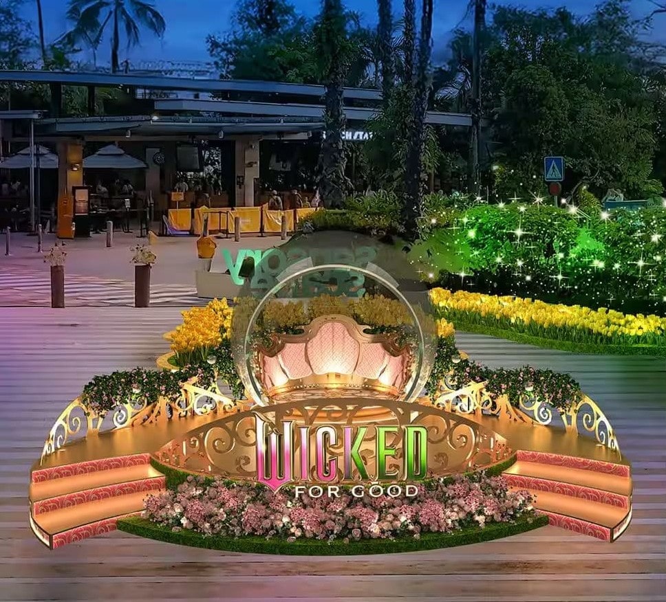 Wicked Sentosa - Glinda's Bubble installation