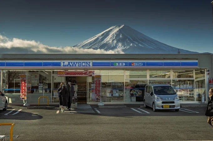 Lawson Kawaguchiko Station