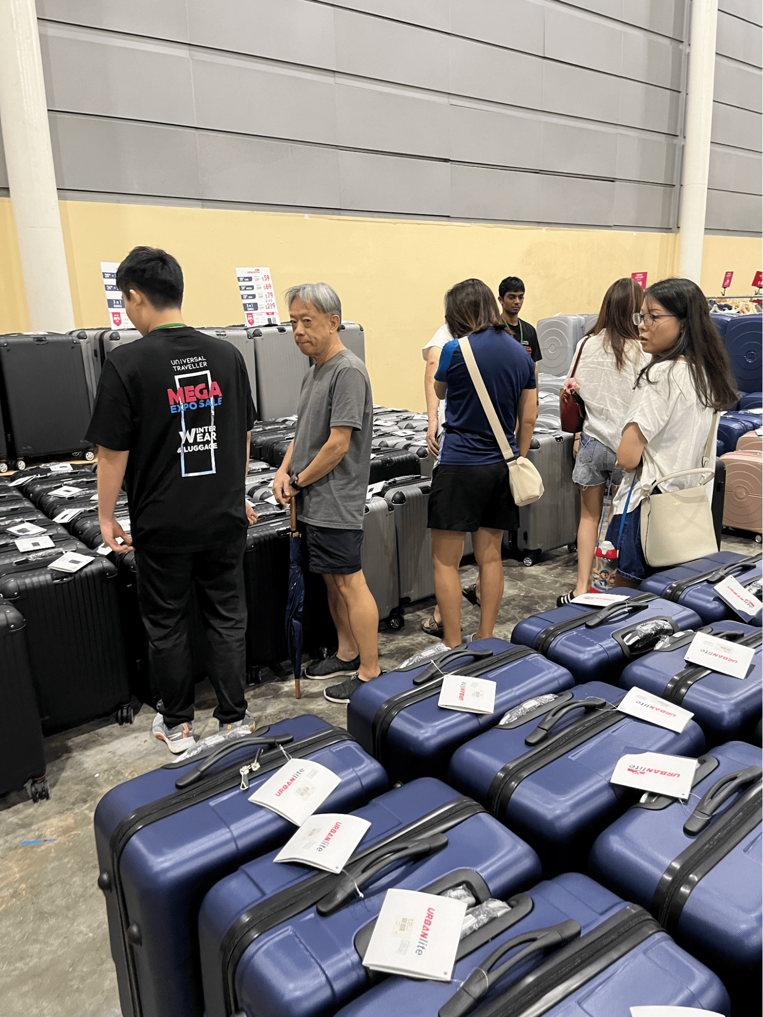 Universal Traveller Winter Wear - Luggages