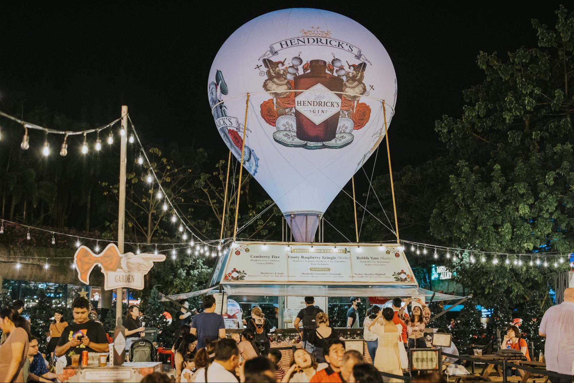 christmas wonderland - hendrick's hot air balloon bar
