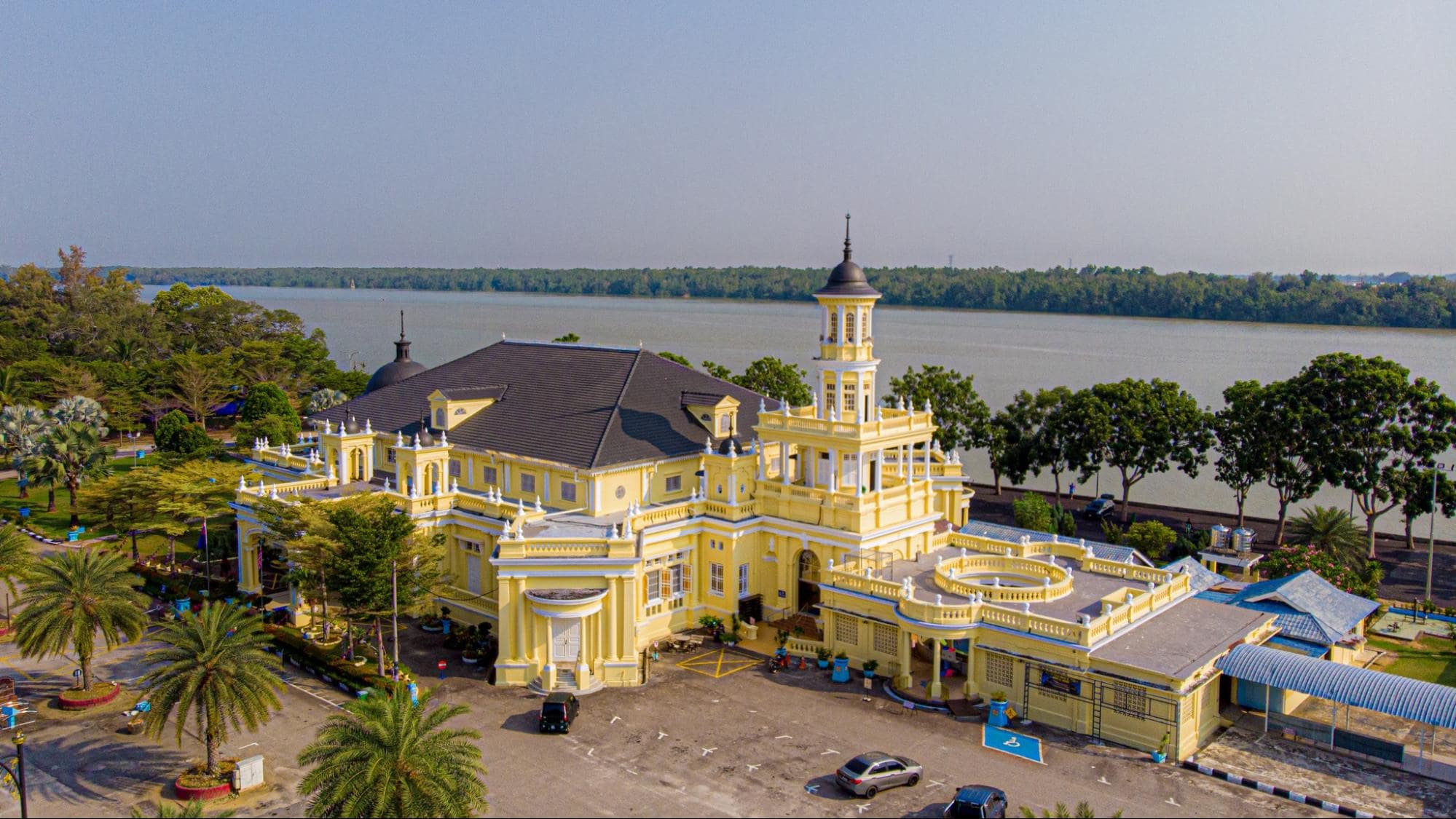 Malaysian towns - sultan ibrahim mosque
