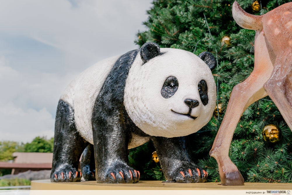 mandai festive wild-erland - panda ornament
