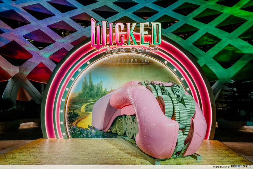 wicked sentosa - emerald city express