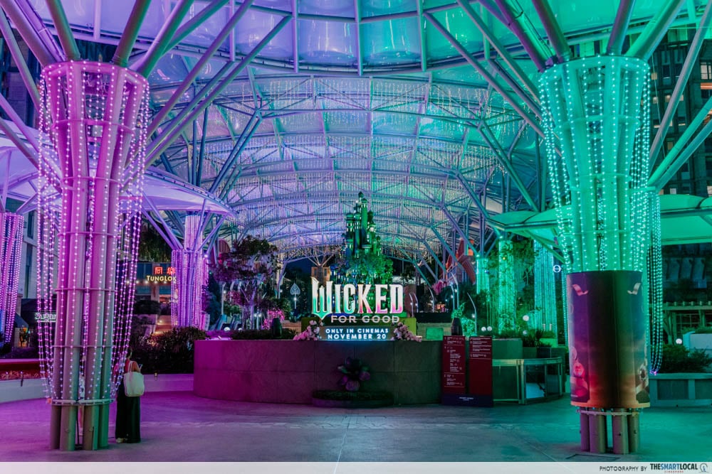 wicked sentosa - emerald city intro