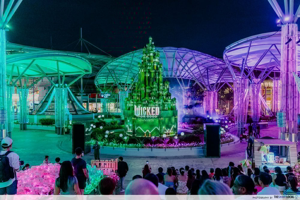 wicked sentosa - emerald city lightshow