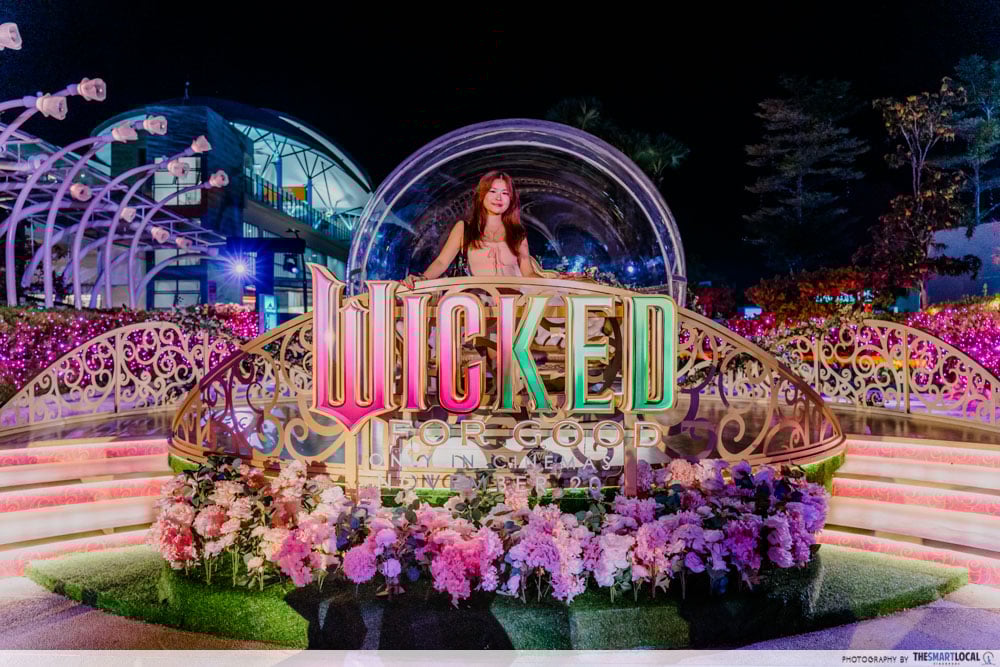 wicked sentosa - glinda's bubble intro