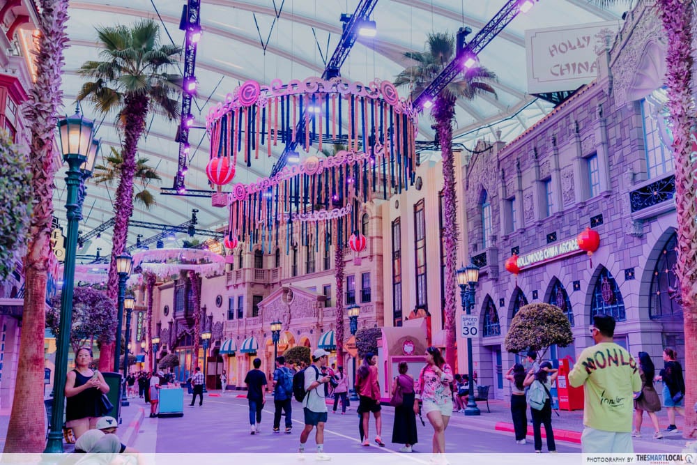 wicked sentosa - hollywood boulevard