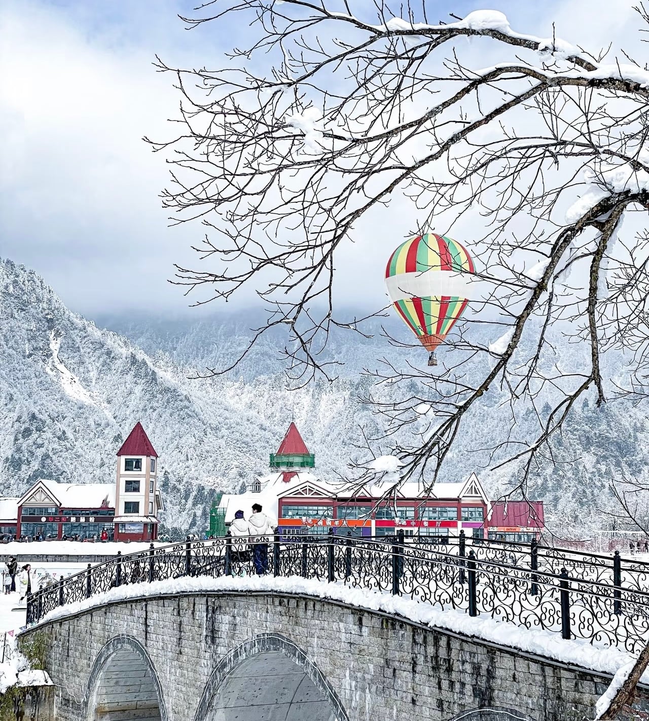Xiling Snow Mountain hot air balloon