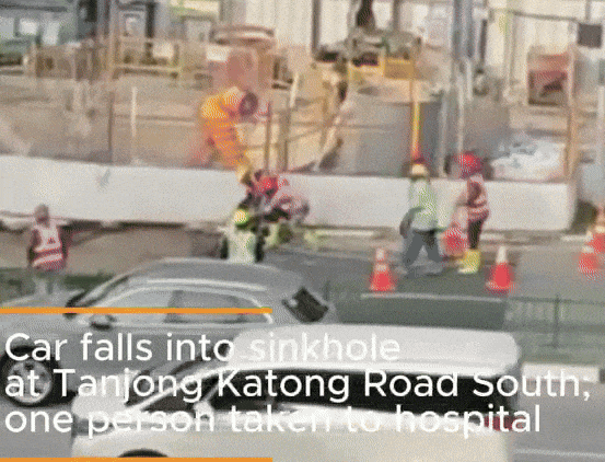 Migrant workers saving woman from sinkhole