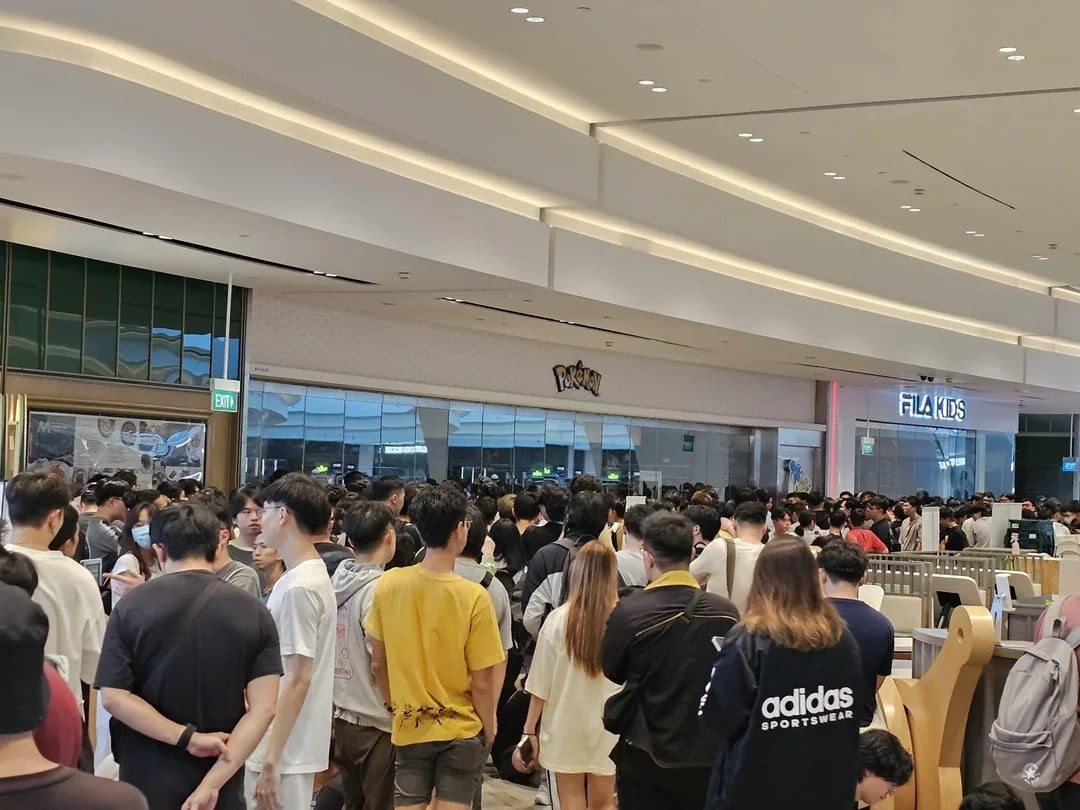 Queue for Pokemon trading cards