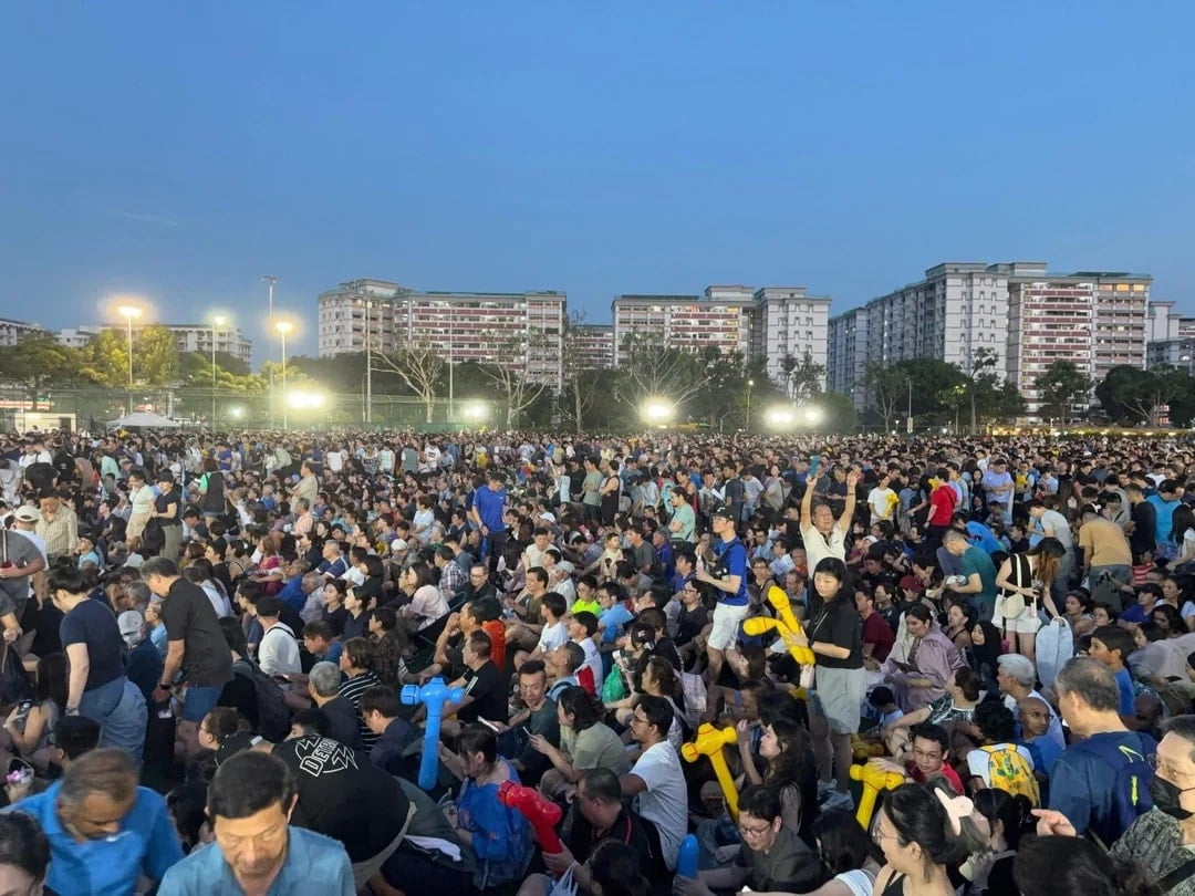 Crowd at a GE2025 rally