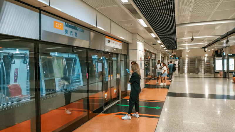 Circle Line platform