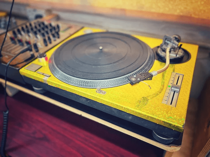 Red Point Records Listening Station