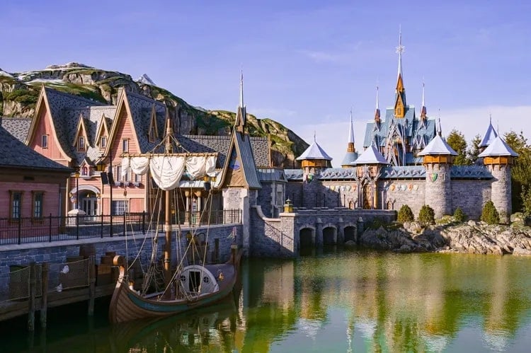 disneyland paris world of frozen - arendelle