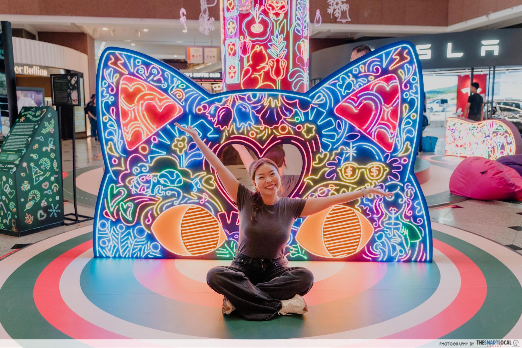 millenia walk christmas - cat head