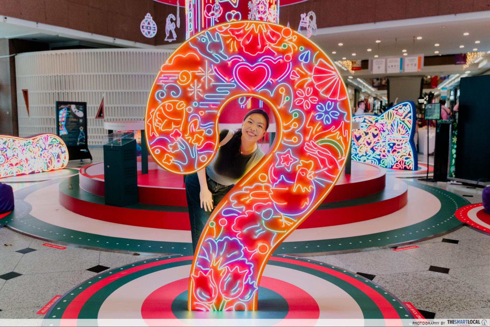 millenia walk christmas - cat tail