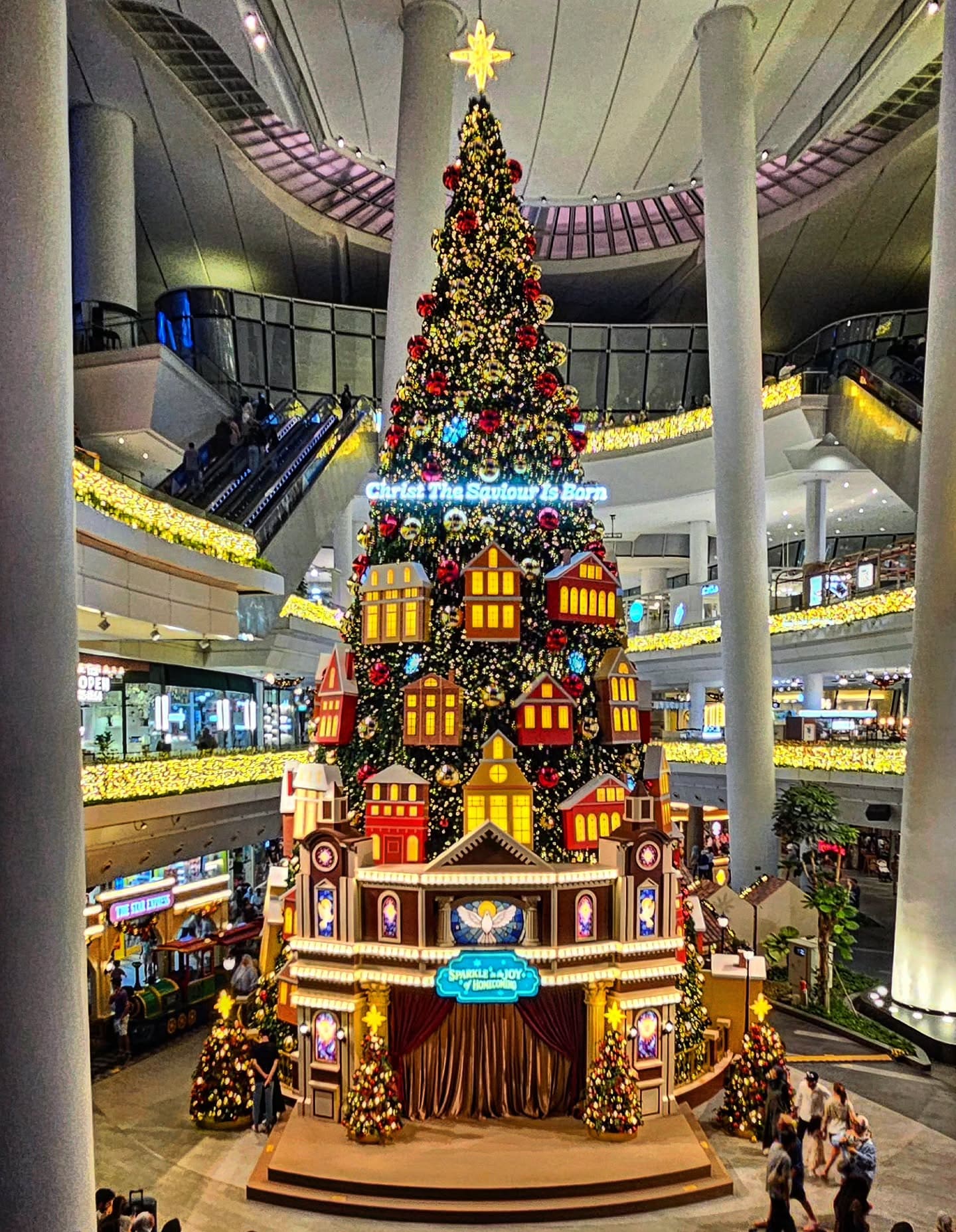 place to see snow in sg for free - star vista