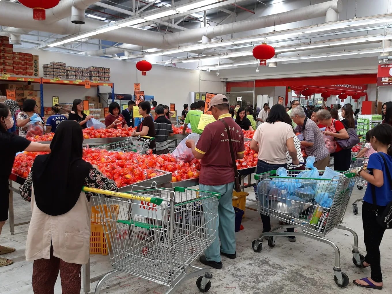 NSK Trade City shoppers