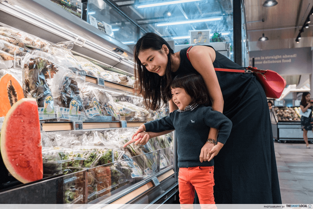supermarket with kid