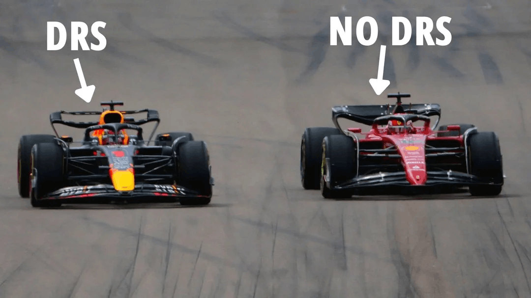 F1 cars with and without DRS open
