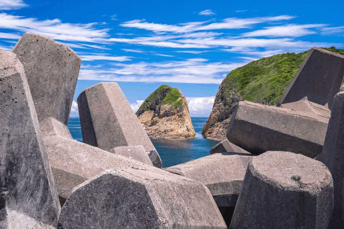 giant rocks at the High Island Geo Trail