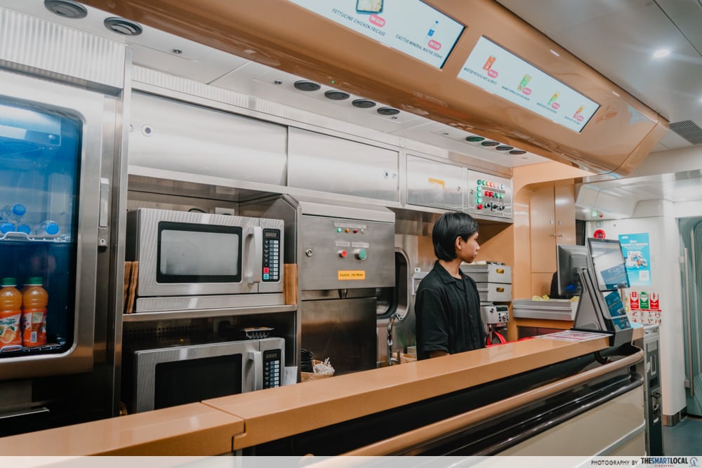 jb-kl ets train - cafe