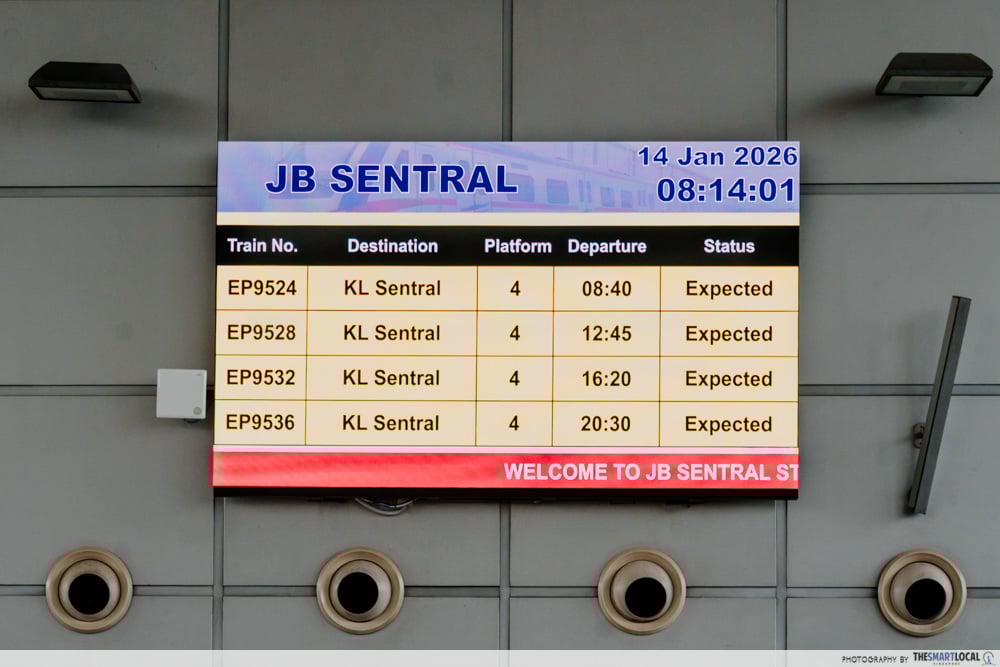 jb-kl ets train - departure hall signs