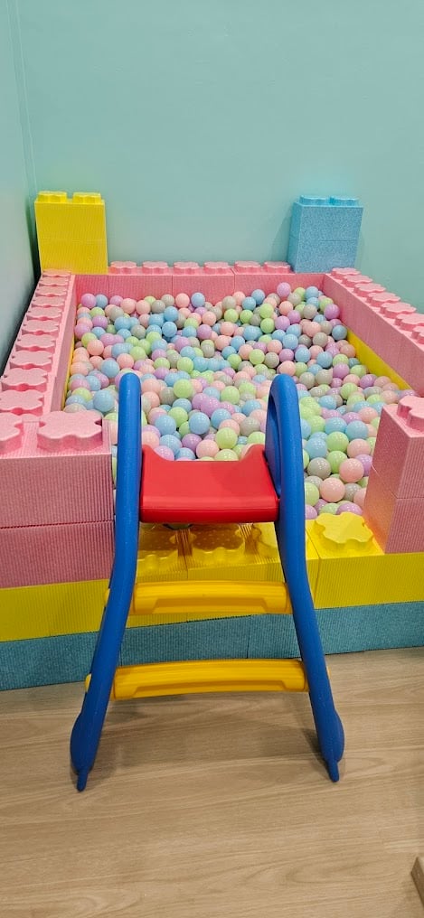 Pixie Trixie Playhouse - Ball pit