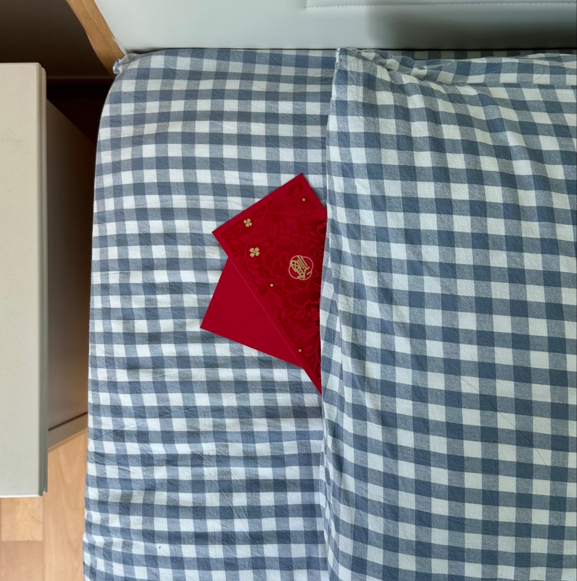 cny traditions - red packets placed under pillow