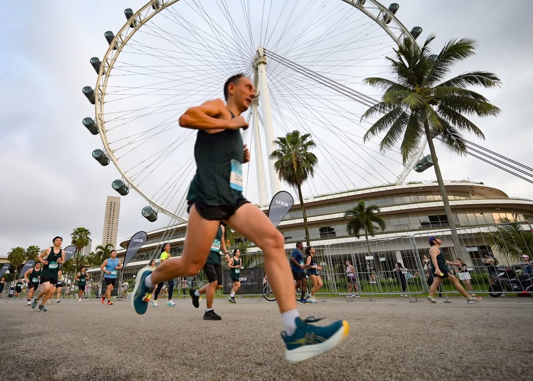 Running past Singapore Flyer