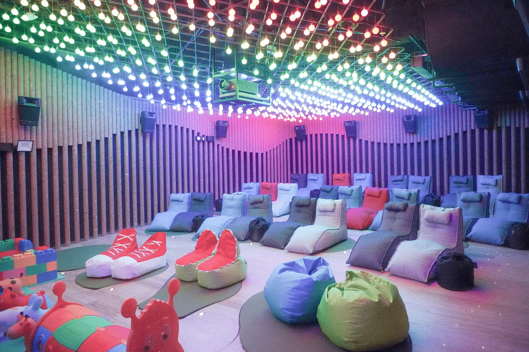 movie theatres in singapore - shaw dreamers