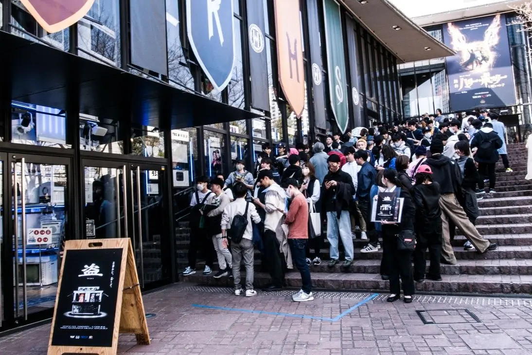 tok tokyo - long queue outside popup store