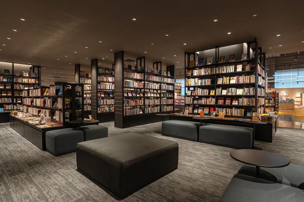 Tsutaya Bookstore AEON Mall - seating