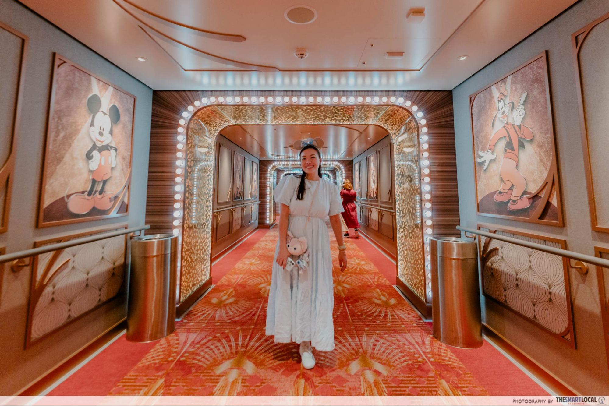 disney adventure cruise - hollywood spotlight club entrance